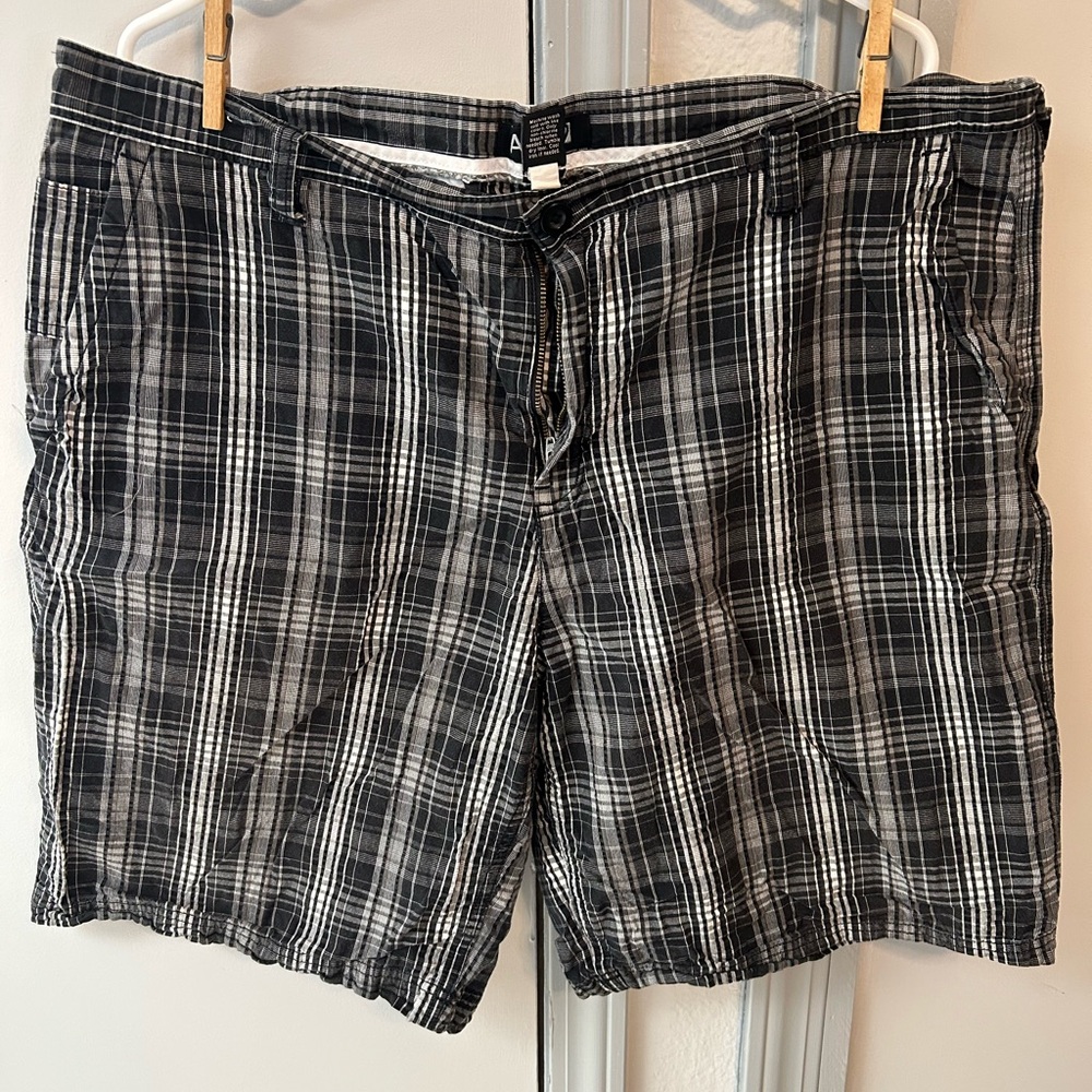 Apt 9 black plaid shorts size 40